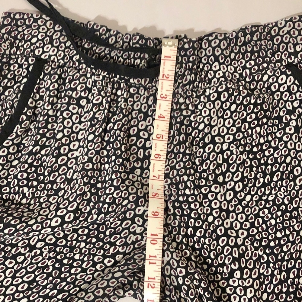 Diane Von Furstenberg 100% Silk Patterned Drawstring Capri Pants Size Medium - Picture 4 of 10